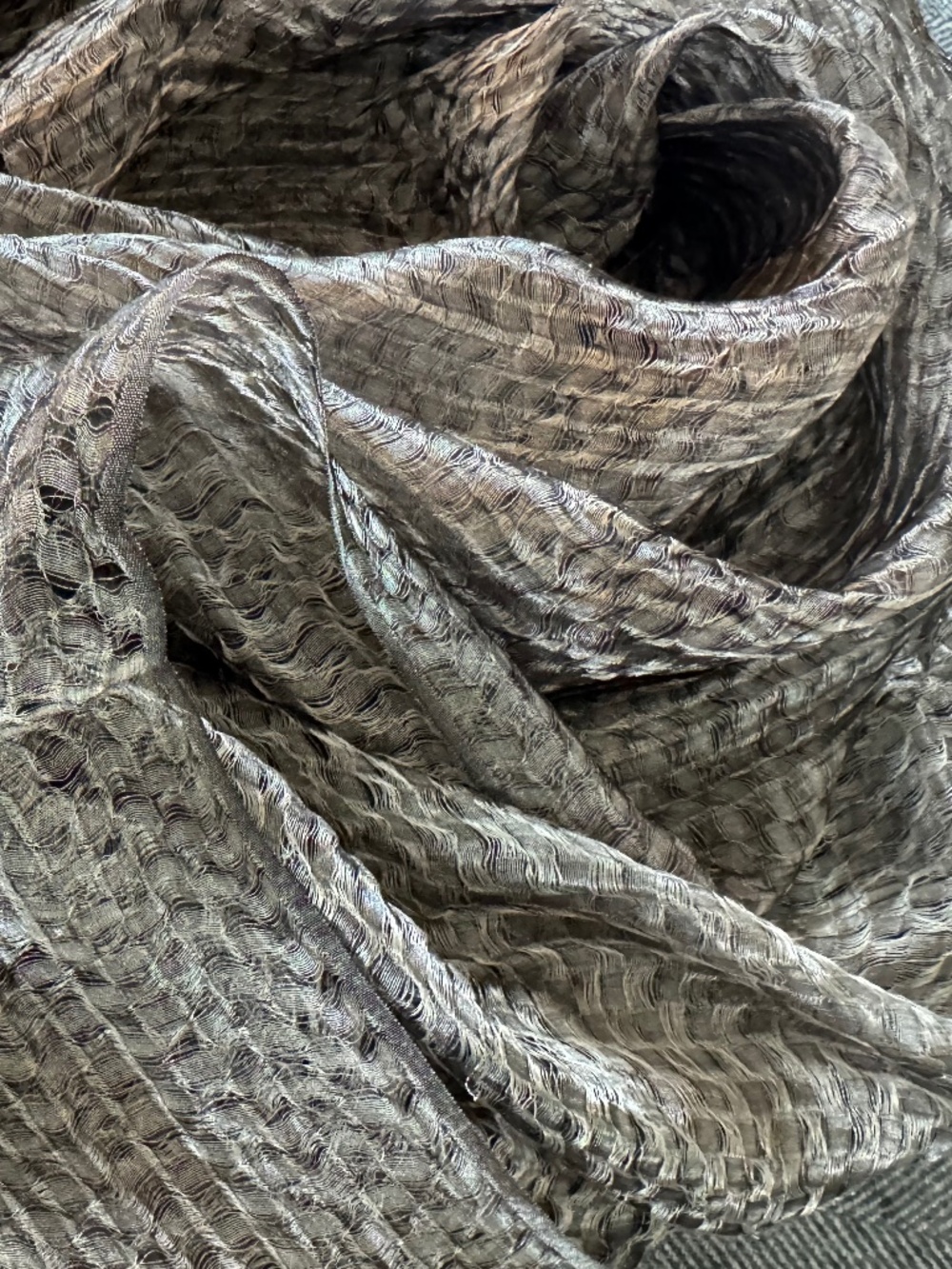 NWOT, ROOST, STUNNING ALCHEMY SCARF, LIGHTLY WOVEN PEWTER METALLIC W/FRINGE ENDS - Picture 4 of 12